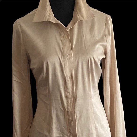 Beige ladies blouse seldom worn size small - Picture 2 of 4